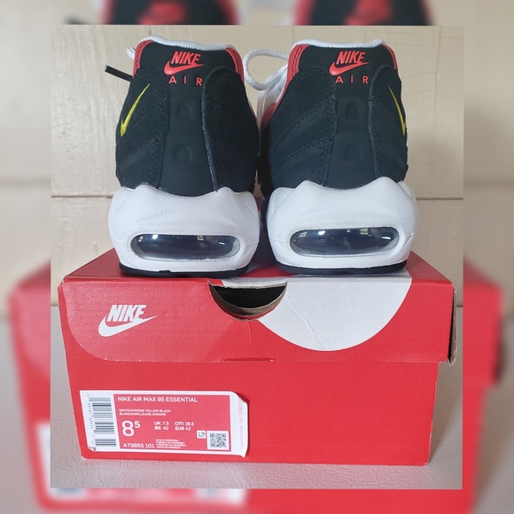 MEN'S NIKE AIR MAX 95 ESSENTIAL SNEAKERS - Picture 4 of 8